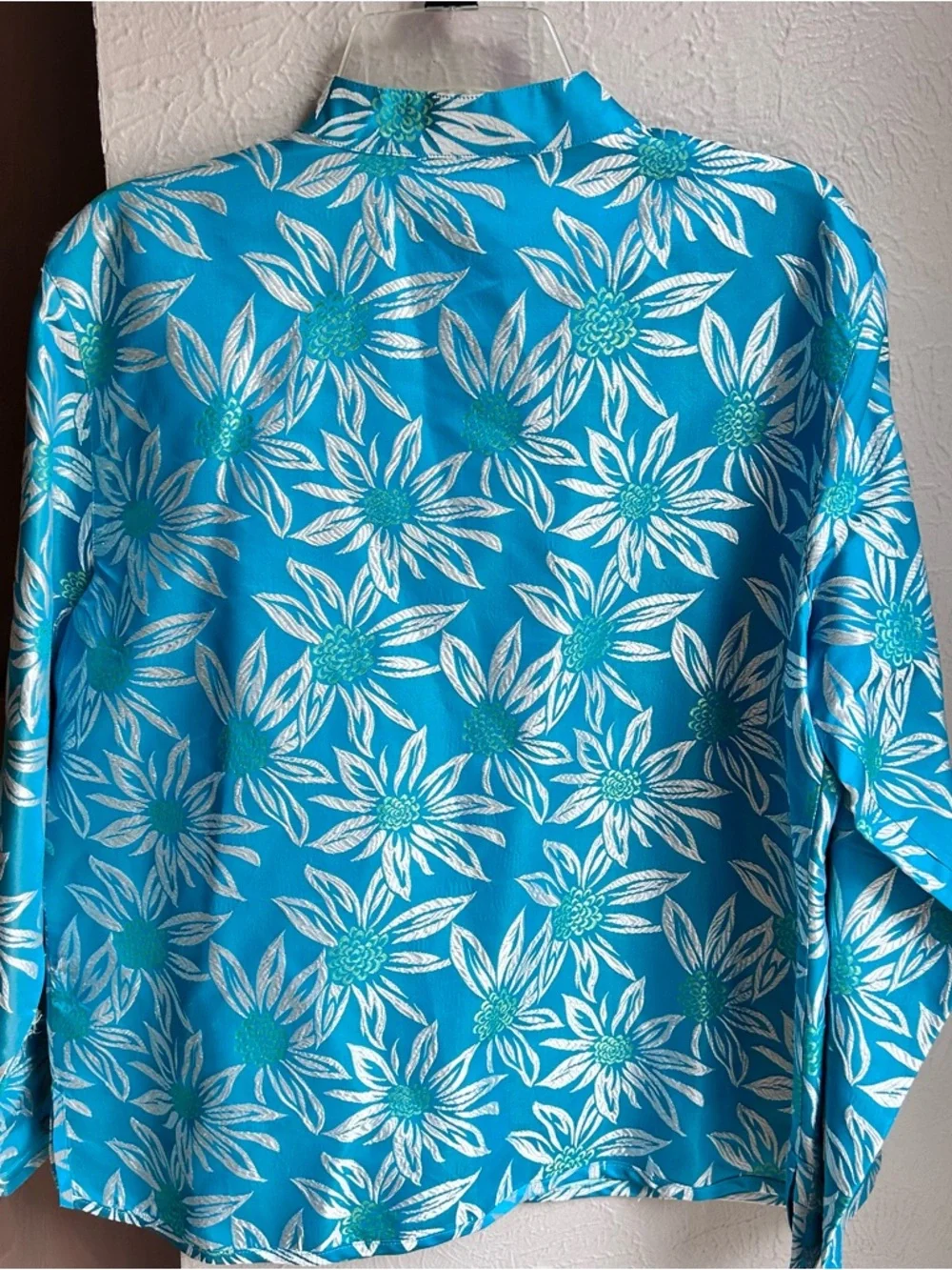 CHICOS Womens Size 2 Button Blouse Rayon Silk Embroidered Flowers - Picture 3 of 9